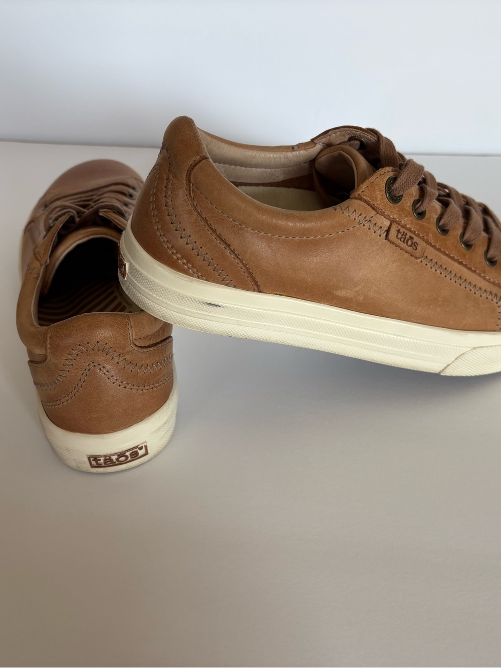 Taos Footwear Women’s Tan Leather Low-Top Sneakers - Picture 5 of 7